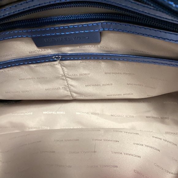 Michael kors Tote, crossbody, large wristlet Zip Wallet and puff - Picture 8 of 11